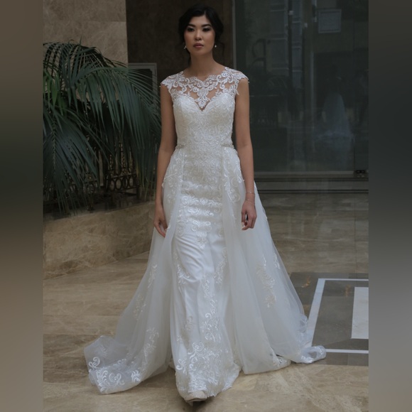 Lace wedding dress made in Italy. - Picture 5 of 5